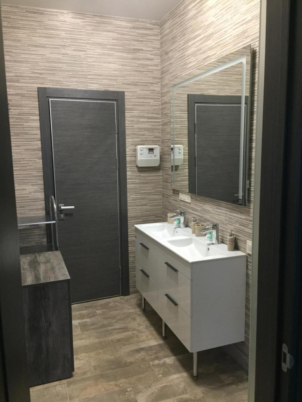Apart Hotel Lake Apartments Киев Экстерьер фото