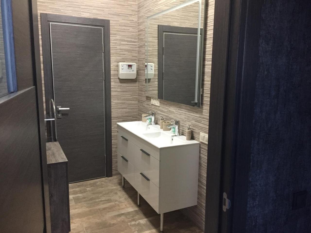 Apart Hotel Lake Apartments Киев Экстерьер фото